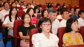 Hàng nghìn giáo viên ở Hà Nội vẫn ngóng tiền thưởng