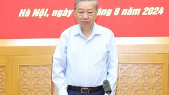 Quân đội phải được quan tâm xây dựng vững mạnh