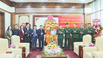 Phó Chủ tịch Thường trực UBND tỉnh chúc mừng Bộ CHQS tỉnh nhân kỷ niệm 80 năm ngày Thành lập QĐND Việt Nam