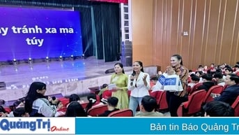 Hoa hậu H'Hen Niê tham gia truyền thông “Vì cộng đồng không có ma túy” cho gần 1.000 học sinh, sinh viên Quảng Trị