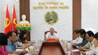 베트남 조국 전선 지방 당 대표단은 닌프억 지구 당 위원회와 협력하여 2024-2029년 임기 베트남 조국 전선 지구 대회를 준비했습니다.
