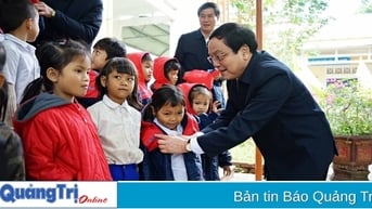 Đoàn Đại biểu Quốc hội tỉnh tổ chức chương trình “Áo ấm cho em”