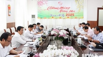 UBND tỉnh họp về thực hiện Chương trình xóa nhà tạm, nhà dột nát trên địa bàn tỉnh