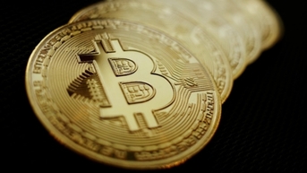 Bitcoin lập kỷ lục vượt 100.000 USD