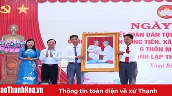 អនុប្រធានអចិន្ត្រៃយ៍គណៈកម្មាធិការបក្សខេត្ត Lai The Nguyen បានចូលរួមទិវាឯកភាពជាតិដ៏អស្ចារ្យនៅភូមិ Hung Tien