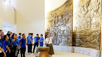 Du xuân qua miền phên giậu
