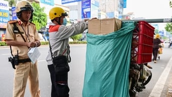 Để hàng hóa che lấp biển số xe, người đàn ông ngỡ ngàng khi bị phạt