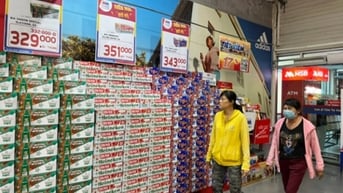 Bánh kẹo, bia khó tránh một mùa Tết ảm đạm