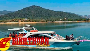Du ngoạn trên hồ Hàm Thuận