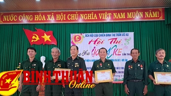 ការប្រលងចម្រៀងខារ៉ាអូខេ ដើម្បីអបអរសាទរទិវារំដោះជាតិមាតុភូមិ Hoai Duc