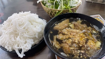 Quán bún chả nổi nhất Thái Nguyên có 1 thứ không “đụng hàng”