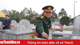 Đại tá Vũ Văn Tùng, Chỉ huy trưởng Bộ CHQS tỉnh kiểm tra tình hình sản xuất, đời sống Nhân dân tại thị xã Nghi Sơn