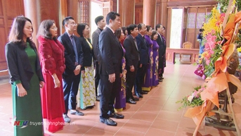 Đoàn ĐBQH tỉnh Nghệ An dâng hoa, dâng hương tưởng niệm Chủ tịch Hồ Chí Minh