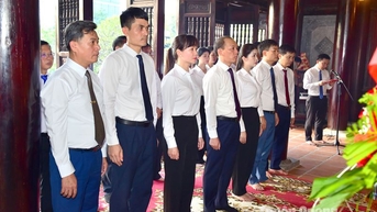 Văn phòng Tỉnh ủy dâng hương tại Đền thờ Chủ tịch Hồ Chí Minh