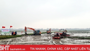 Nông dân Hà Tĩnh tiếp tục xuống giống 50.000 ha lúa xuân