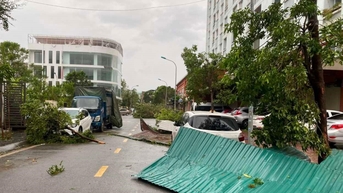 Đường phố Hải Dương ngổn ngang sau bão
