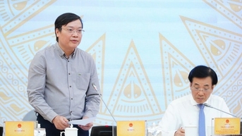 Không xin ý kiến cấp trên với nhiệm vụ đã phân cấp