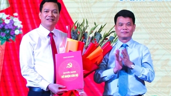 ៩ ក្នុងចំណោមលេខាបក្សថ្នាក់ស្រុកទាំង ១២ នៅ Hai Duong មិនមែនជាប្រជាជនក្នុងតំបន់ទេ។