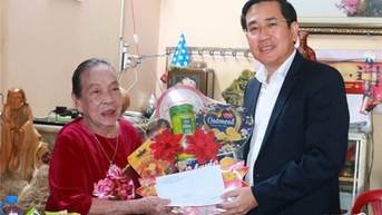 គណៈអចិន្ត្រៃយ៍គណបក្សខេត្ត ចុះសួរសុខទុក្ខ និងជូនពរឆ្នាំថ្មី ដល់បុគ្គល និងក្រុមគ្រួសារ