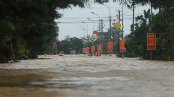 Quảng Bình dừng hoạt động du lịch vì lũ lụt