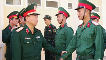 5군구 사령관, 신병 훈련 시찰
