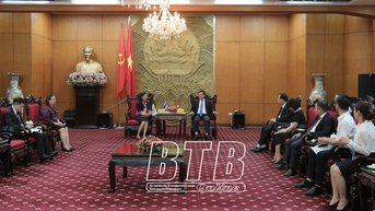 Đồng chí Nguyễn Khắc Thận, Phó Bí thư Tỉnh ủy, Chủ tịch UBND tỉnh tiếp xã giao Đại sứ Vương quốc Thái Lan tại Việt Nam