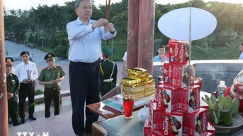 Tổng Bí thư, Chủ tịch nước dâng hương tưởng nhớ các anh hùng liệt sĩ ở Quảng Trị