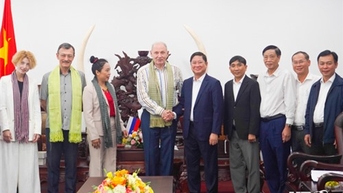 Đồng chí Trần Quốc Nam, Phó Bí thư Tỉnh ủy, Chủ tịch UBND tỉnh làm việc với Tập đoàn MK-Group