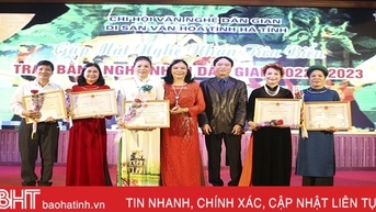 Trao tặng danh hiệu nghệ nhân dân gian cho 5 cá nhân