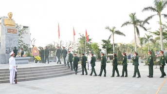 Bộ CHQS tỉnh Quảng Ninh dâng hoa, dâng hương tưởng niệm các anh hùng, liệt sĩ