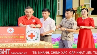 Ha Tinh បរិច្ចាកជាង ៣៤២ លានដុង ដើម្បីជួយជនរងគ្រោះដោយភ្លើងឆេះផ្ទះល្វែងខ្នាតតូច