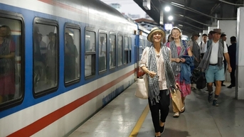 Tour tàu xuyên Việt giá hơn 200 triệu đồng mỗi khách