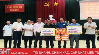 ឧបត្ថម្ភថវិកាជាង ១៤០លានដុង ជួយឃុំដែលរងគ្រោះដោយទឹកជំនន់ កសាងជនបទថ្មី។