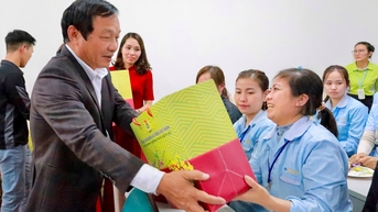 Đồng chí Phó Bí thư Thường trực Tỉnh ủy Hải Dương Lê Văn Hiệu chỉ đạo tháo gỡ khó khăn cho công nhân