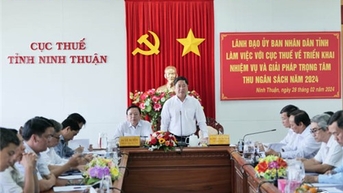 ថ្នាក់​ដឹកនាំ​គណៈកម្មាធិការ​ប្រជាជន​ខេត្ត​ធ្វើ​ការ​ជាមួយ​មន្ទីរ​ពន្ធដារ​ខេត្ត
