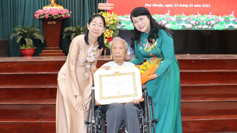 Phú Nhuận họp mặt kỷ niệm 95 năm Ngày thành lập Đảng và trao huy hiệu Đảng