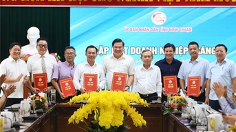 ខែឧសភា សន្និសីទការប្រជុំធុរកិច្ច