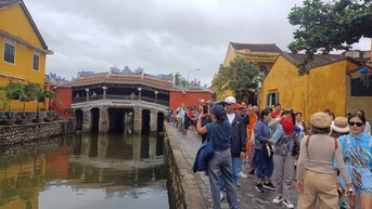 ស្ពានគ្របដណ្ដប់របស់ជប៉ុនទាក់ទាញភ្ញៀវទេសចរ