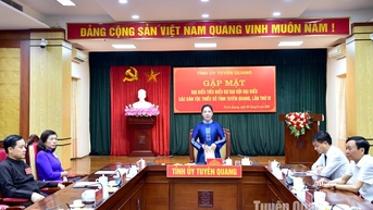 Thường trực Tỉnh ủy gặp mặt đại biểu tiêu biểu dự Đại hội đại biểu các dân tộc thiểu số lần thứ IV