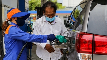 Ngân sách hụt thu gần 20.000 tỷ đồng do giảm thuế môi trường xăng dầu