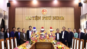 Lãnh đạo huyện Nam Giang thăm, chúc tết huyện Phú Ninh