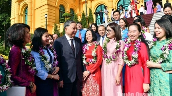 Phó Tổng Biên tập Báo Tuyên Quang Nguyễn Thị Hoài Yên được Công đoàn Viên chức Việt Nam tuyên dương