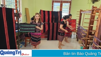 Đưa sản phẩm dệt thổ cẩm A Bung vươn xa