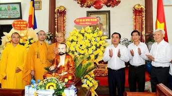 Đồng chí Bí thư Tỉnh ủy Hải Dương Trần Đức Thắng chúc mừng Lễ Phật đản
