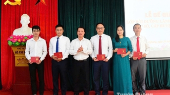 42 học viên hoàn thành bồi dưỡng lãnh đạo, quản lý cấp sở, cấp huyện