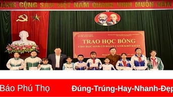 Trao tặng học bổng cho học sinh có hoàn cảnh khó khăn huyện Đoan Hùng
