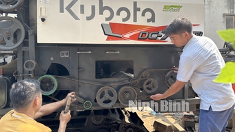 Ngả mũ trước giàn máy nông nghiệp khủng của một nông dân ở Yên Khánh
