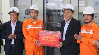 Thứ trưởng Bộ Công Thương yêu cầu không để gián đoạn cấp điện dịp Tết