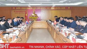 Đoàn đại biểu Quốc hội Lào và Hà Tĩnh trao đổi kinh nghiệm xây dựng, thực hiện chính sách