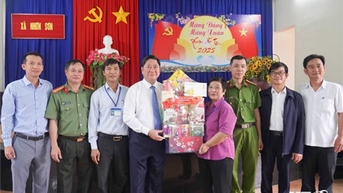 Đồng chí Trần Quốc Nam, Phó Bí thư Tỉnh ủy, Chủ tịch UBND tỉnh thăm, chúc Tết các địa phương, cơ quan và các cá nhân tiêu biểu